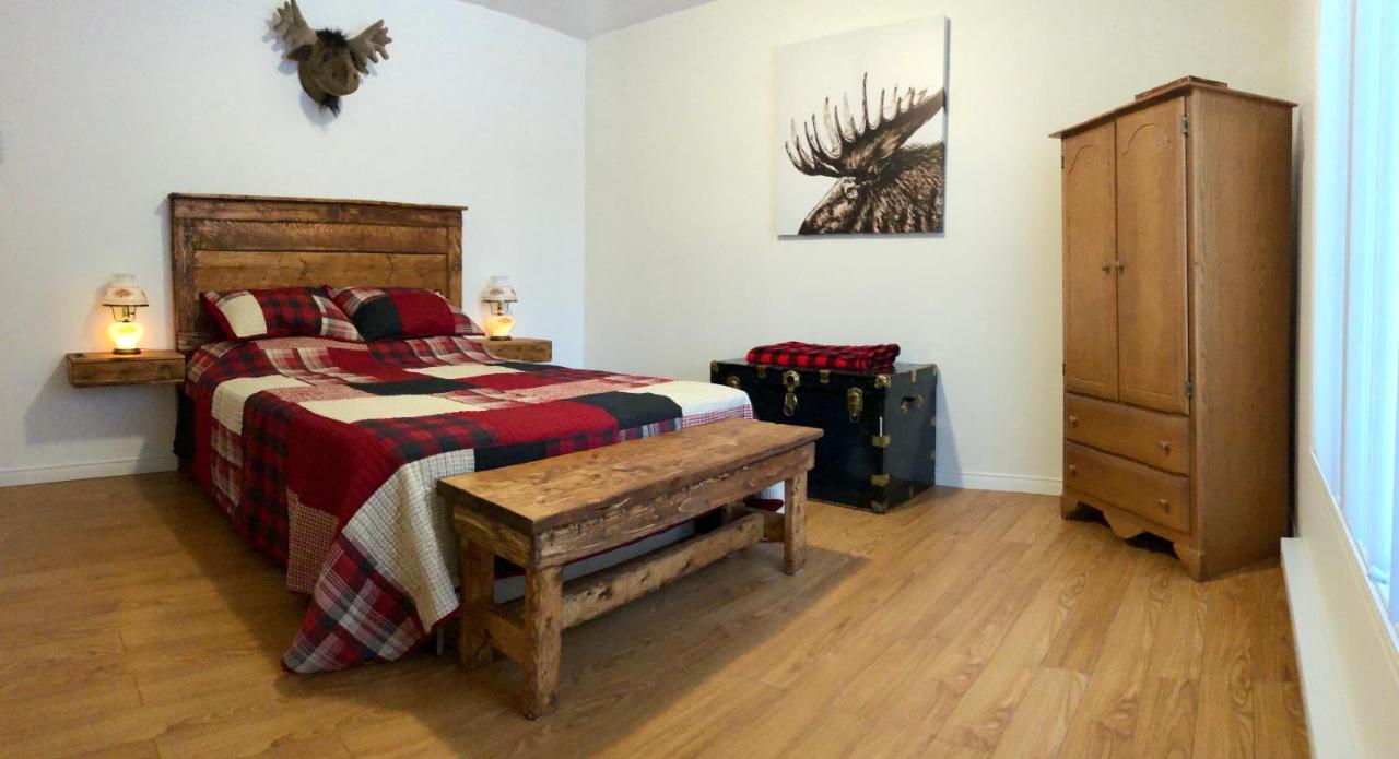 Le Chalet De Claude, Au Pied Des Monts-Valin Saint-David-de-Falardeau Bagian luar foto